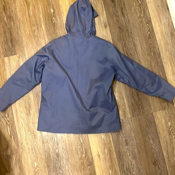 Under armour winter jacket. Water resistant.  Girls XL.  Can be worn as XS women - Picture 2 of 7